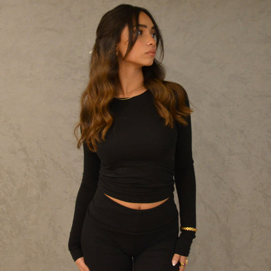 fitted long sleeve in black