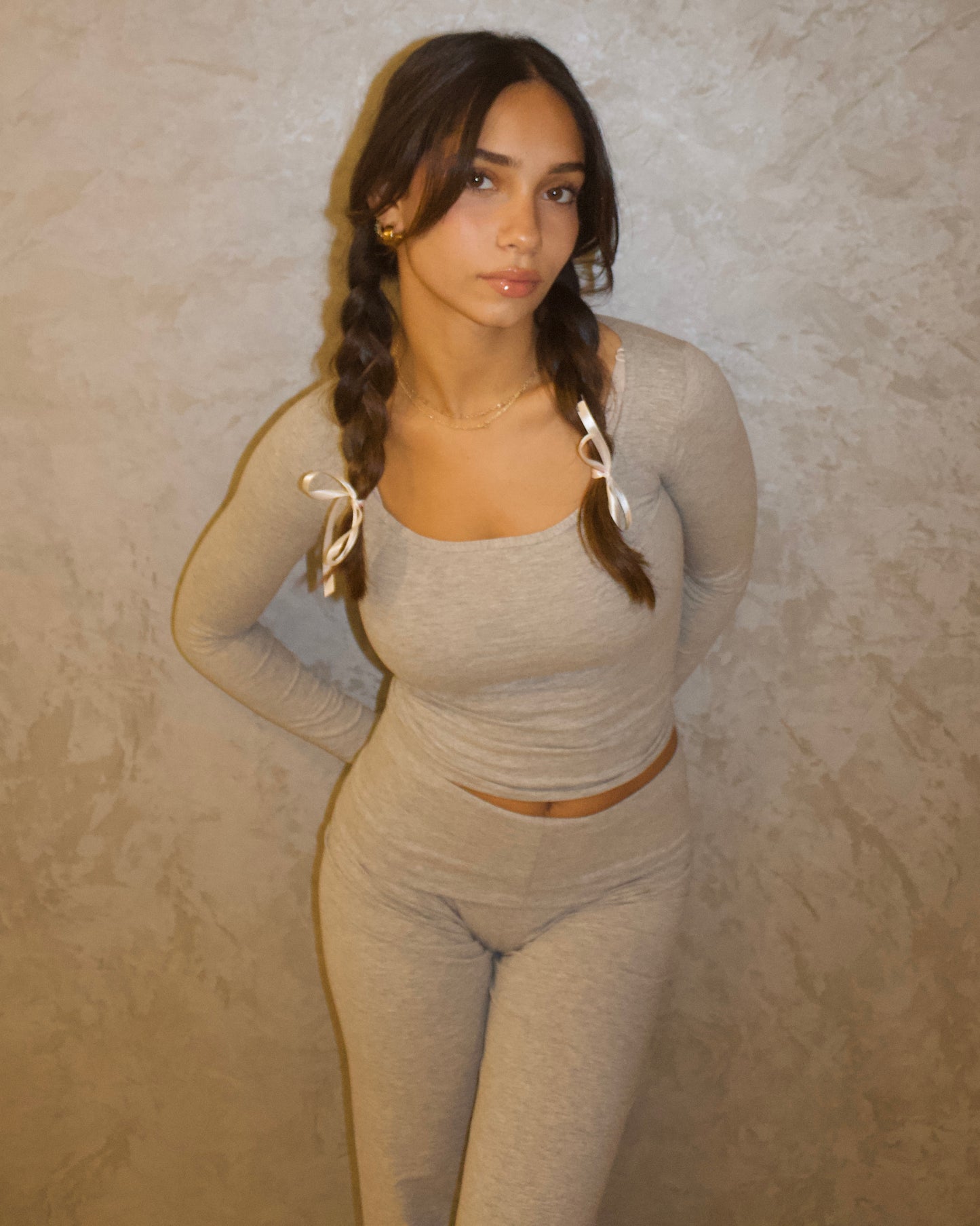 scoop neck set in grey